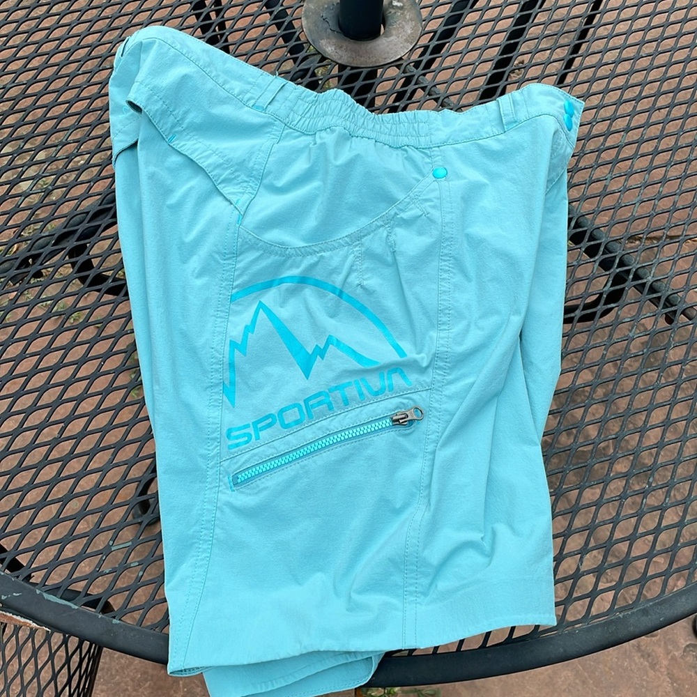 La Sportiva Women's Zen Bermuda light Blue Shorts - Picture 5 of 11